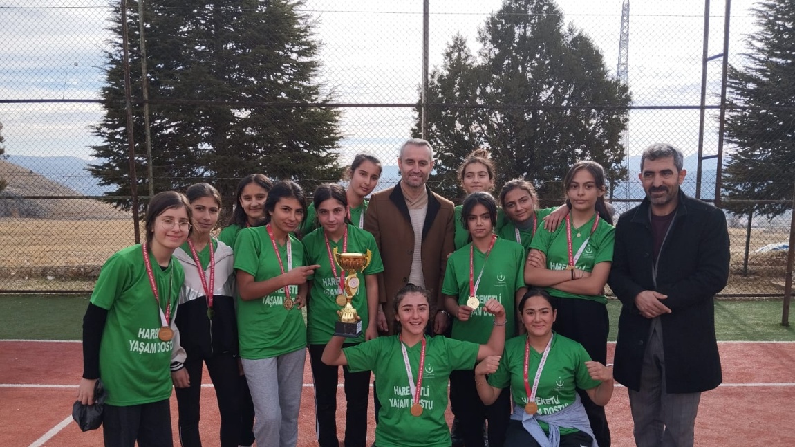 Gençlik Sporları Kızlar Voleybol Turnuvasında, Nurhak ilçe birincisi olduk.